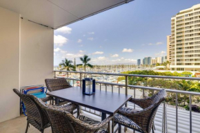 Honolulu Studio with Ocean View Parking Included!